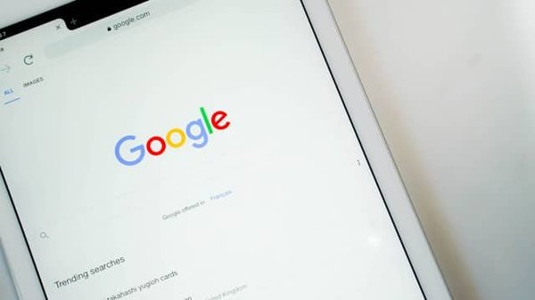 Quelles stratégies de contenu SEO peuvent maximiser la visibilité des entreprises locales sur les moteurs de recherche ?