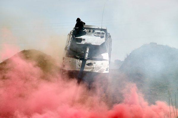 Quelle est la meilleure approche pour implémenter un système de reconnaissance faciale pour contrôler les accès en entreprise ?